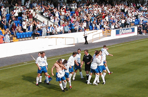 A shirtless Ben Davies!